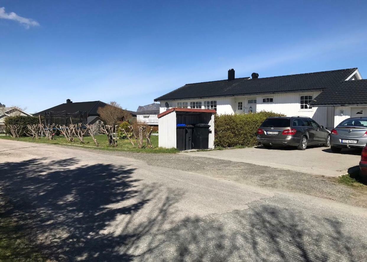 Cozy & Private Room In The Middle Of Lofoten Лекнес Екстериор снимка